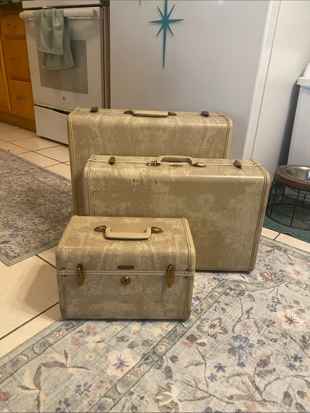 Vintage Samsonite Cream Travel Luggage Set - 3 Piece